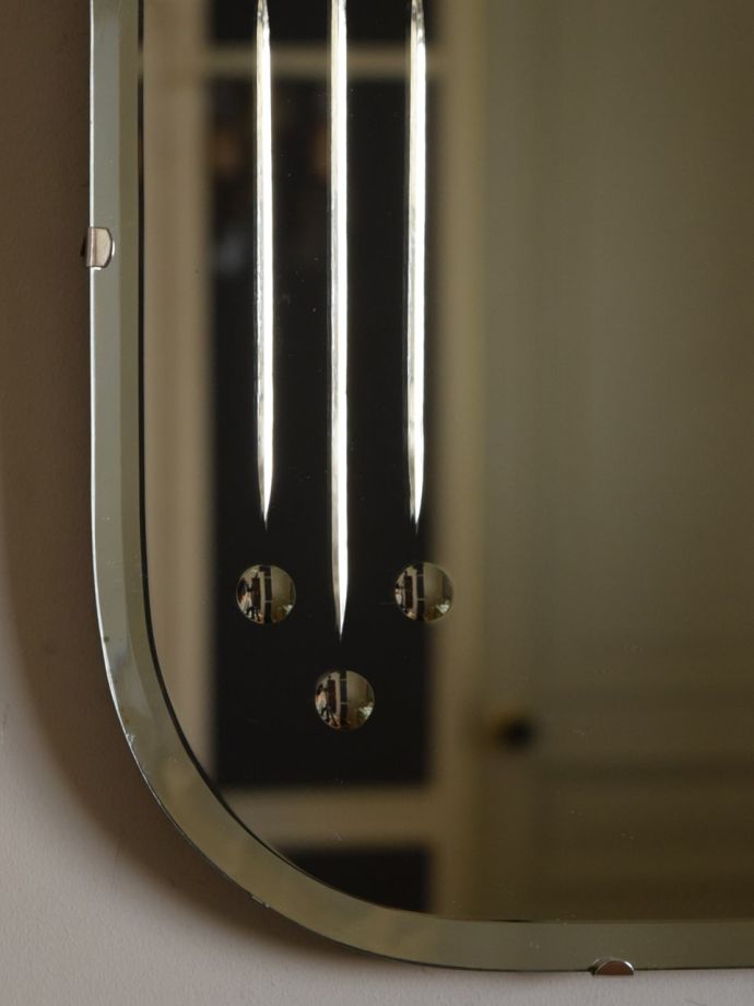 厚みが魅力のアンティークミラー