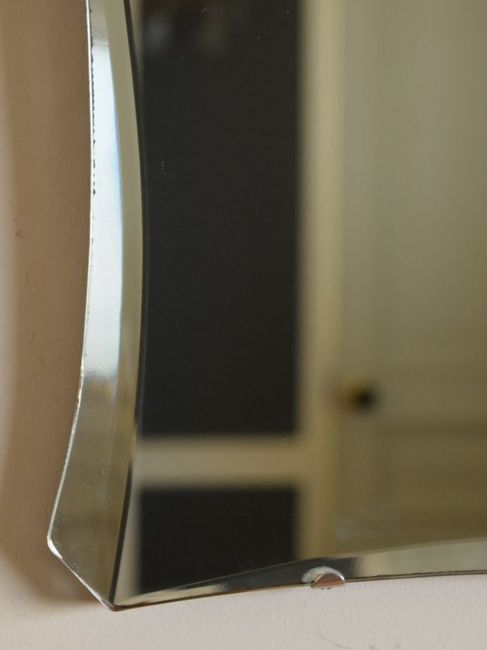 厚みが魅力のアンティークミラー