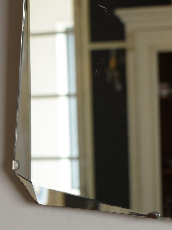 厚みが魅力のアンティークミラー