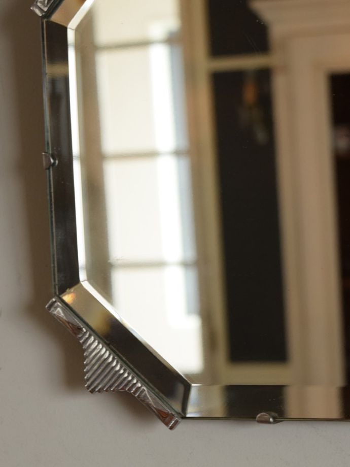 厚みが魅力のアンティークミラー