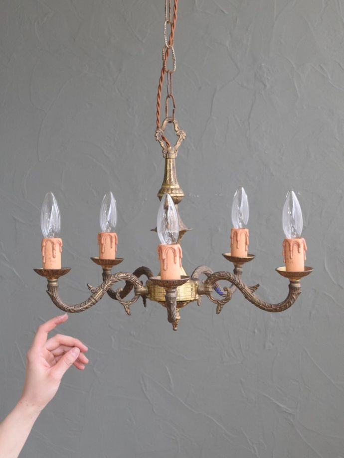 アンティークの真鍮製シャンデリア