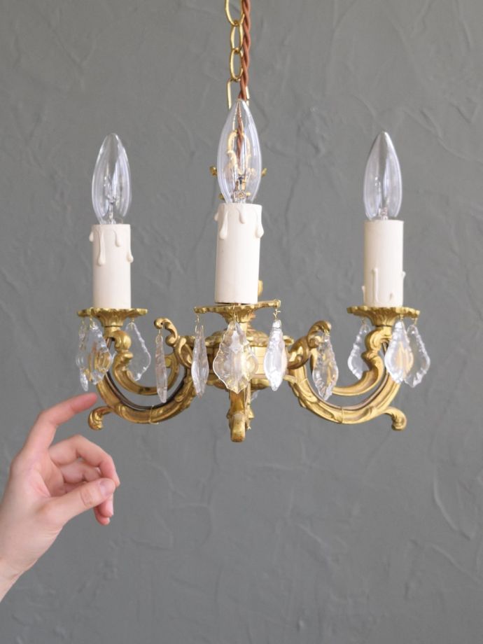 アンティークの真鍮製シャンデリア