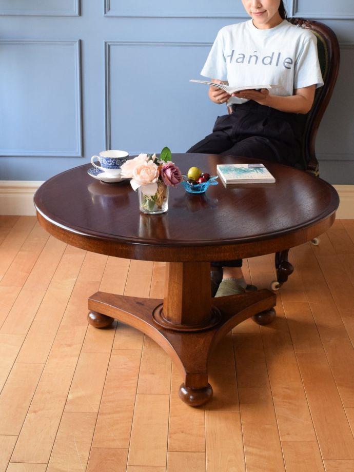 アンティークのコーヒーテーブル