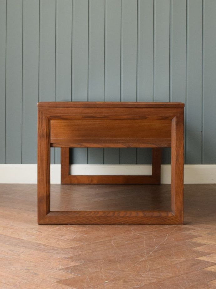 G-PLANのコーヒーテーブルの側面