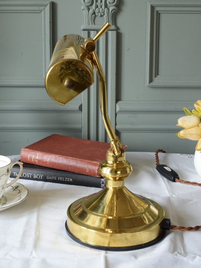 デスクライトの角度