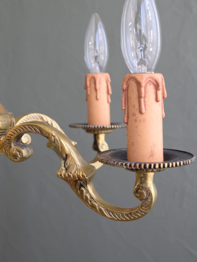 英国アンティークの6灯シャンデリア、装飾が美しい真鍮製の照明器具