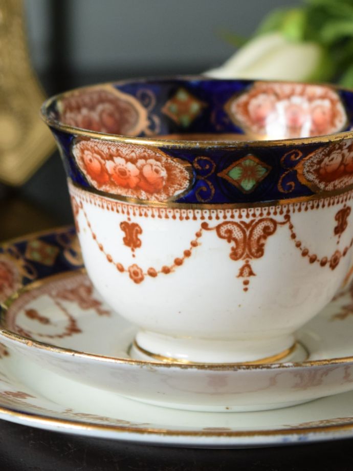 ロイヤルアルバートクラウンチャイナのトリオ、伊万里デザインの