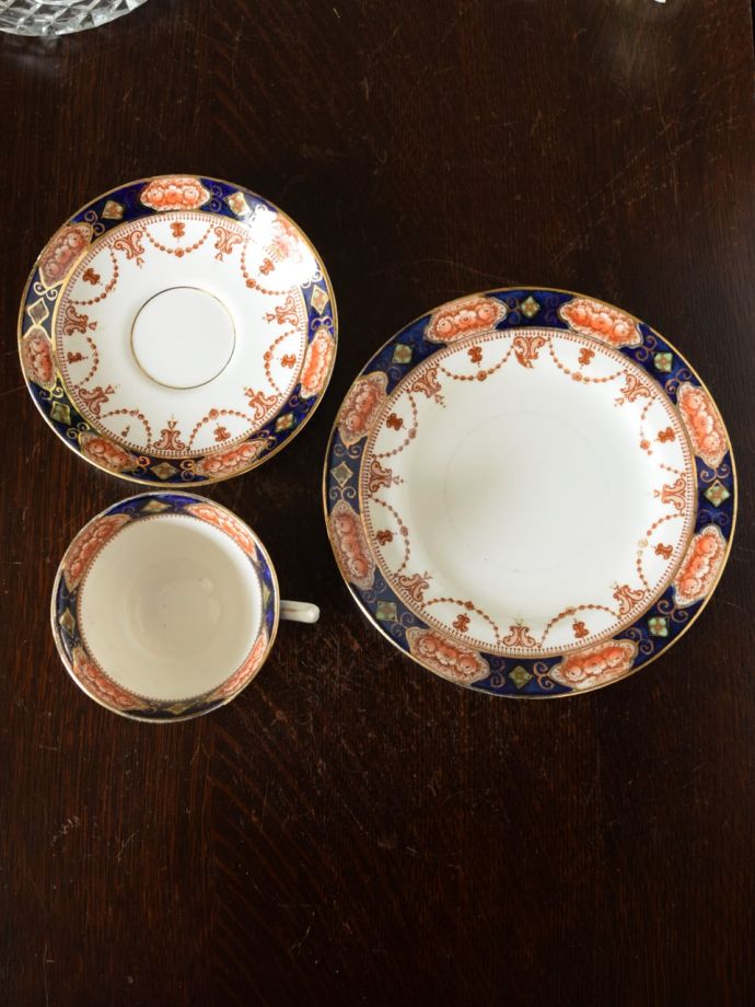 ロイヤルアルバートクラウンチャイナのトリオ、伊万里デザインの