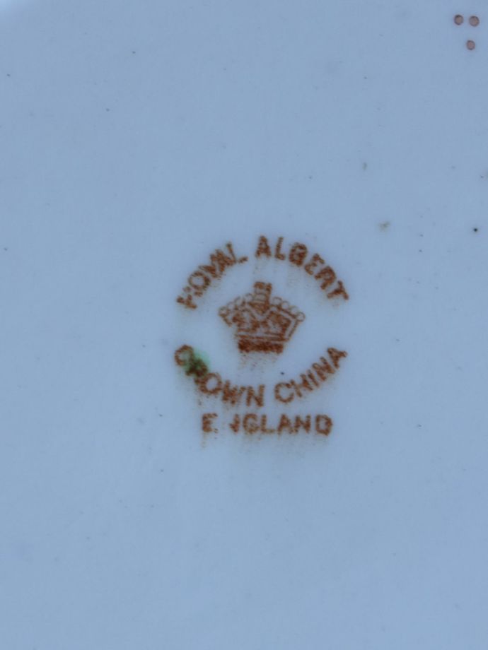 ロイヤルアルバートクラウンチャイナのバックスタンプ