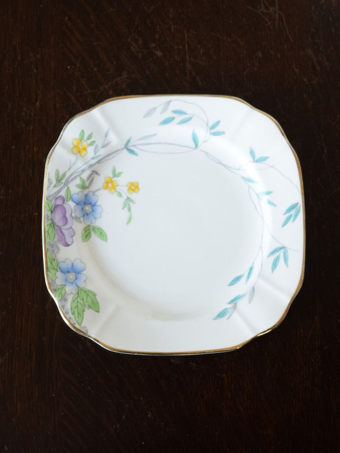 英国アンティークのおしゃれな食器