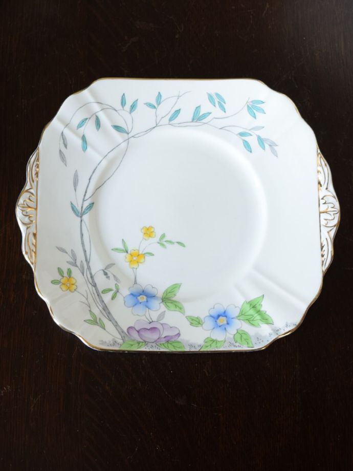 英国アンティークのおしゃれな食器