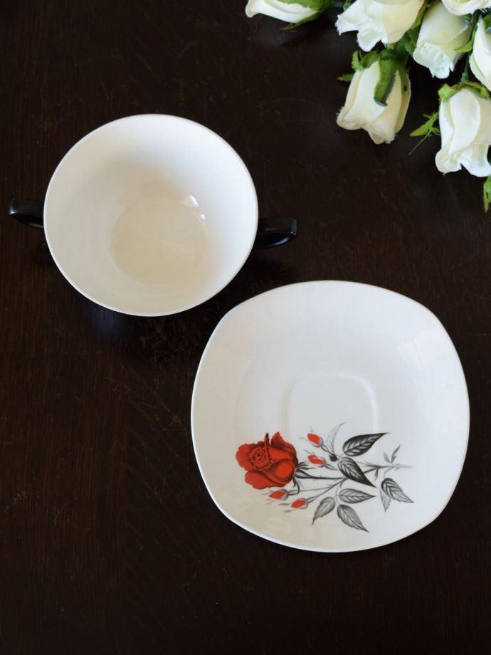 英国アンティークのおしゃれな食器