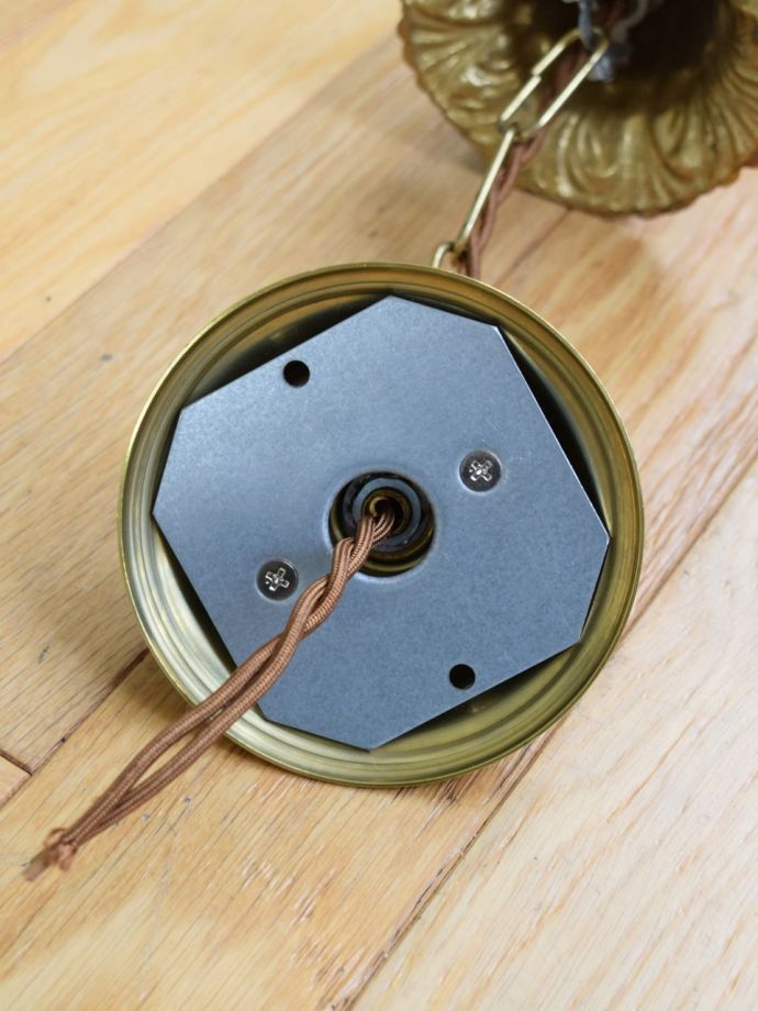 シャンデリアの取り付け方