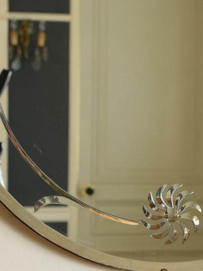 イギリスから届いた美しいアンティークの鏡、丸い形の壁かけミラー(k