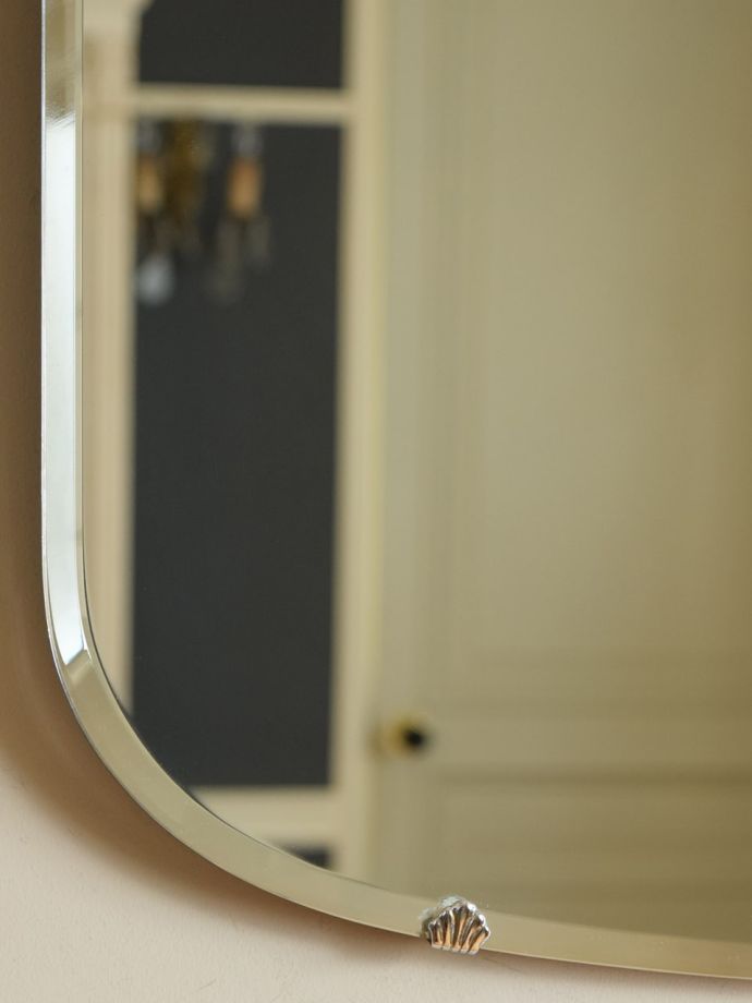 厚みが魅力のアンティークミラー