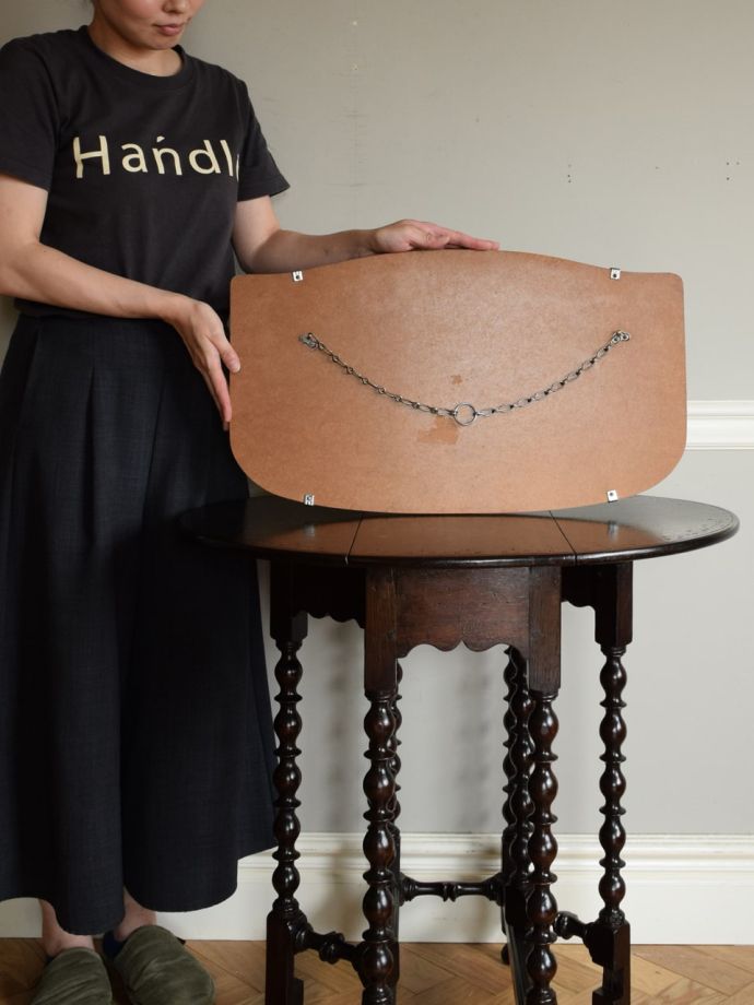 アンティークの鏡の裏