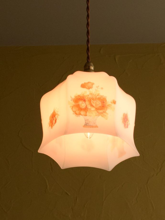 アンティーク照明の美しい灯り