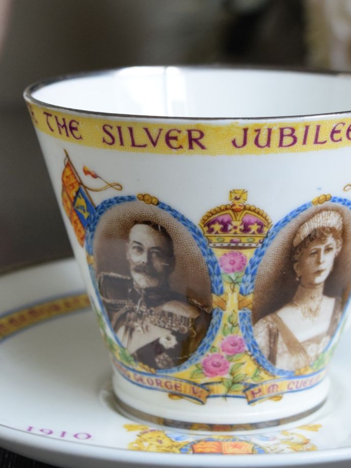 PARAGONのアンティークのカップ＆ソーサー