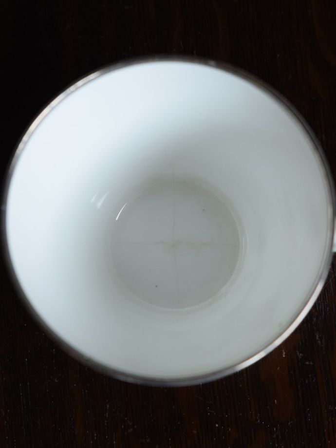 カップの部分にキズがあります。