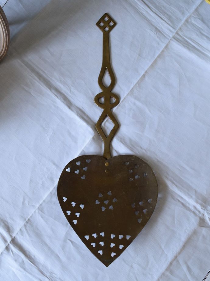 アンティークの真鍮オブジェ