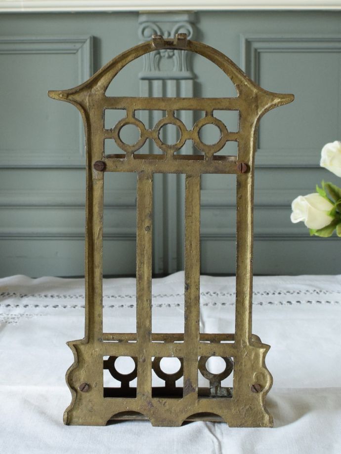 アンティークの真鍮オブジェ