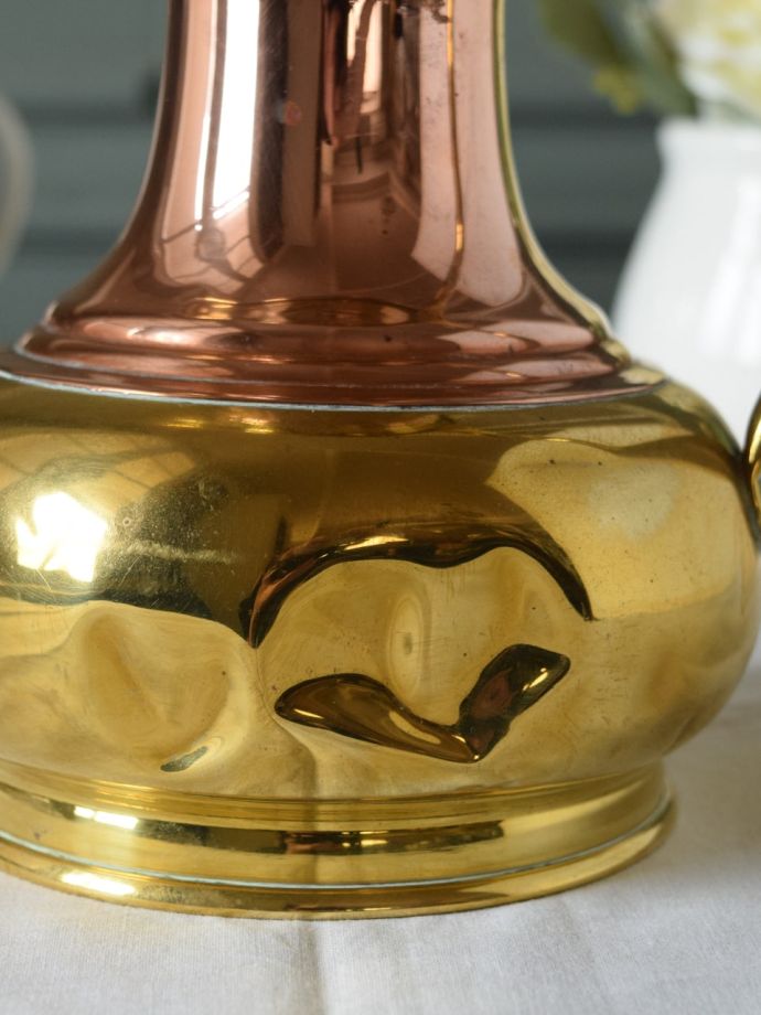 ちょこっと凹みがあります