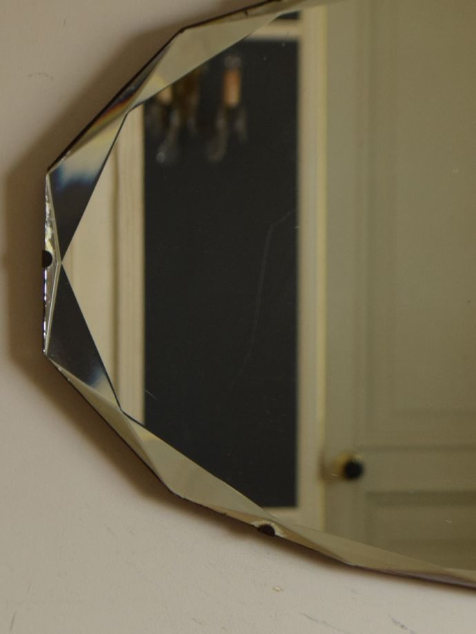 厚みが魅力のアンティークミラー