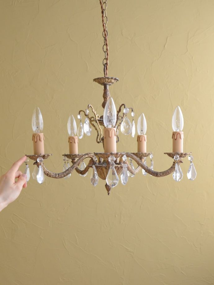 アンティークのガラス付きシャンデリア