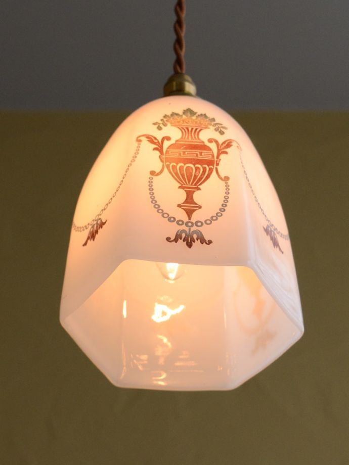 アンティーク照明の美しい灯り