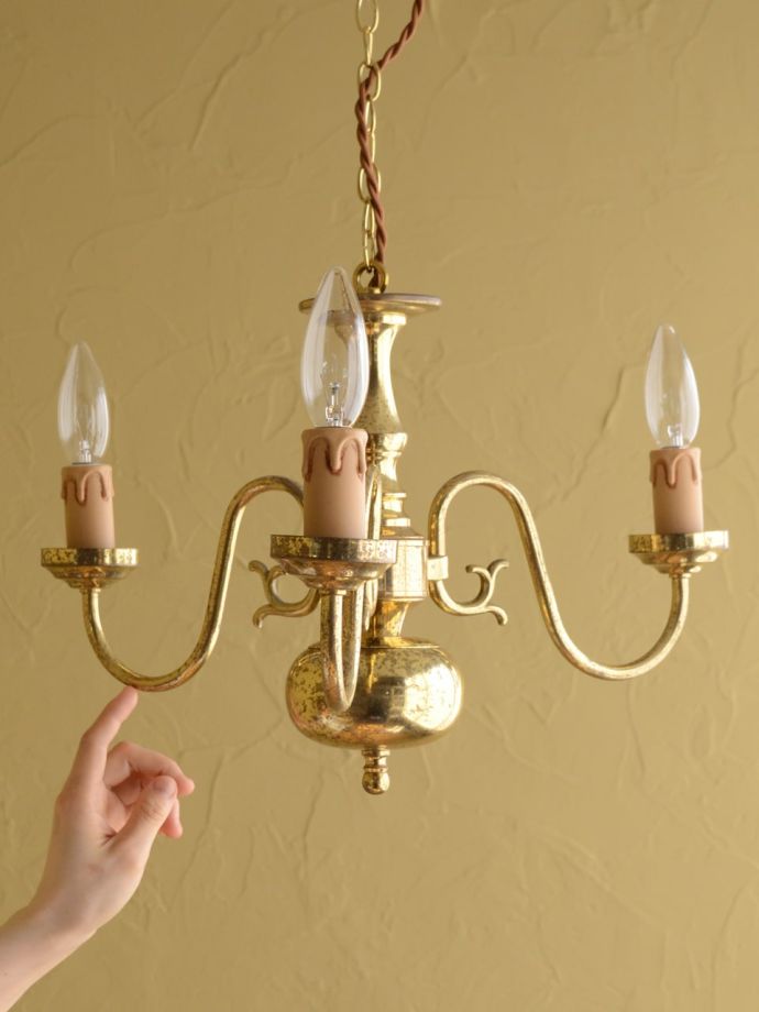 アンティークの真鍮製シャンデリア