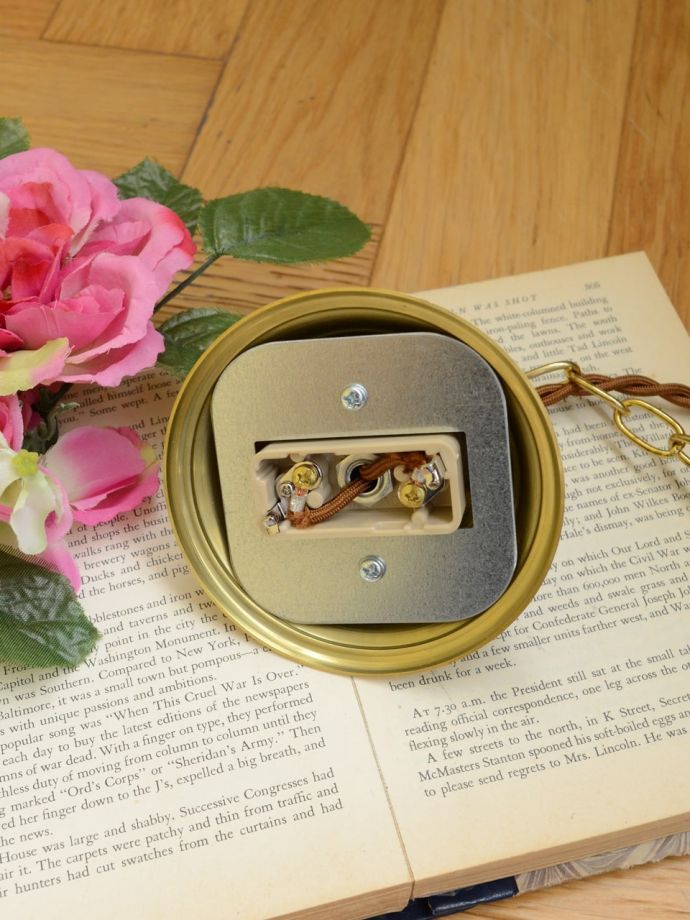 シャンデリアの取り付け方