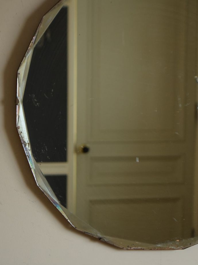 厚みが魅力のアンティークミラー