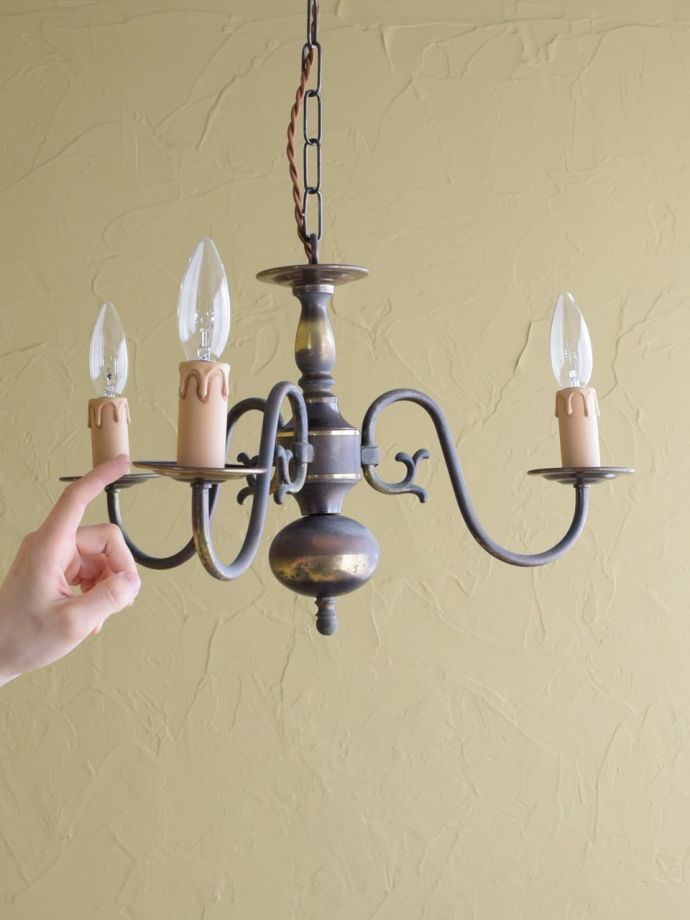 アンティークの真鍮製シャンデリア