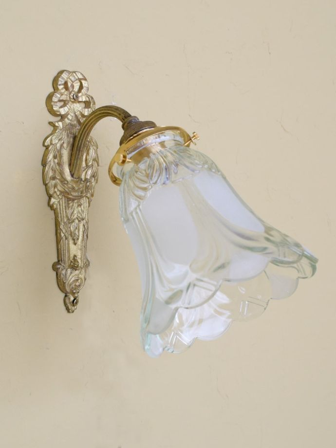 ウォールブラケットからの灯り