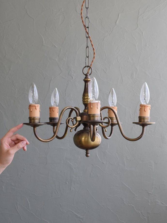 アンティークの真鍮製シャンデリア