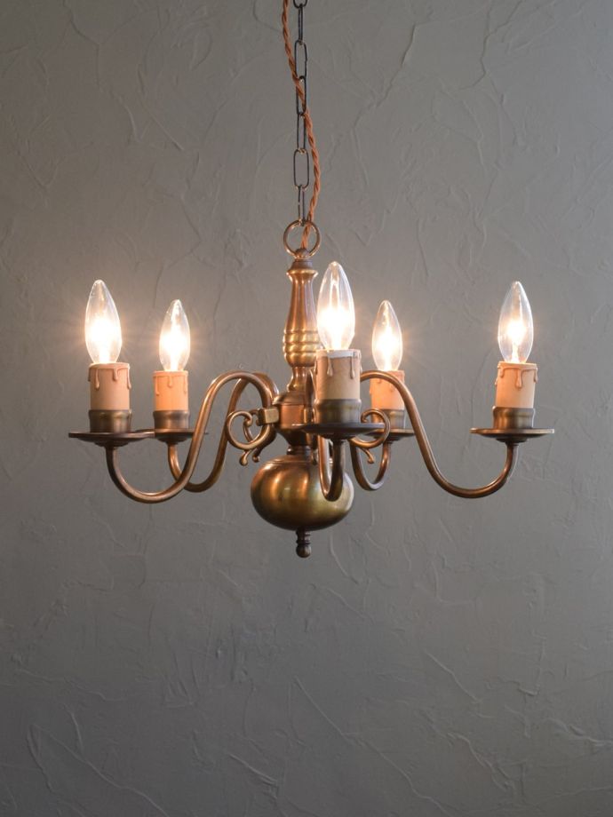 シャンデリアの灯り