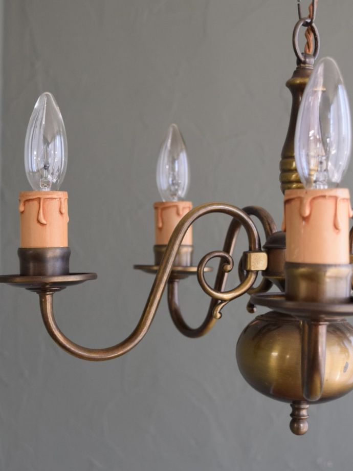 真鍮のシャンデリア