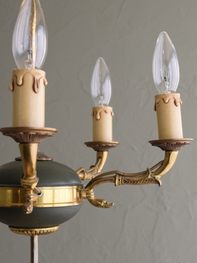 イギリスで見つけたアンティーク照明、デザインがおしゃれな真鍮製