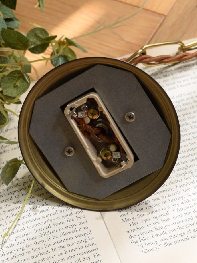 シャンデリアの取り付け方