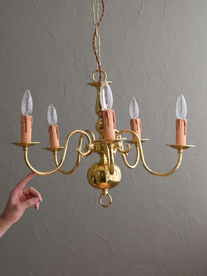 アンティークの真鍮製シャンデリア