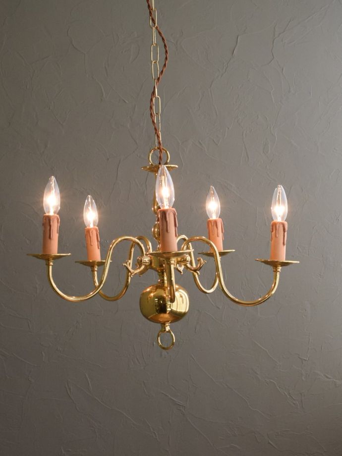 シャンデリアの灯り