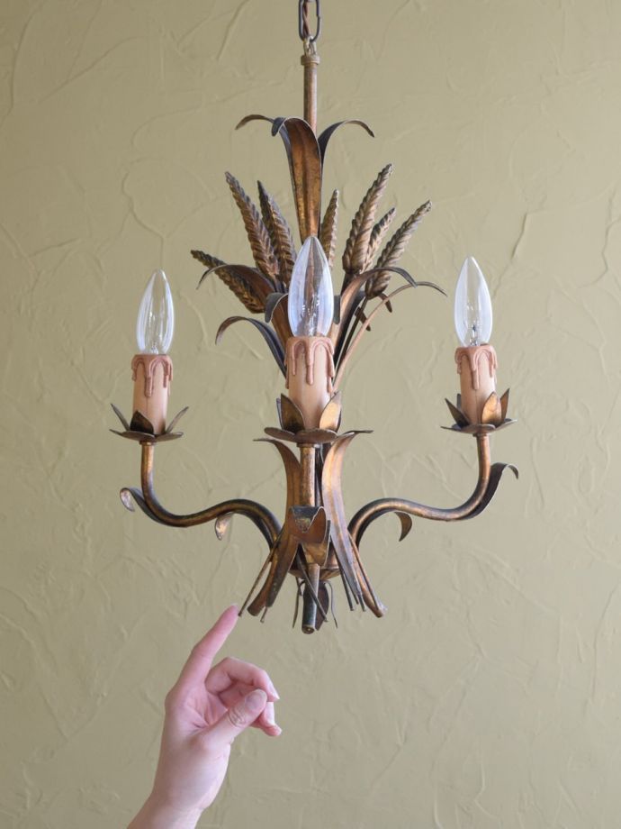 アンティークの真鍮製シャンデリア