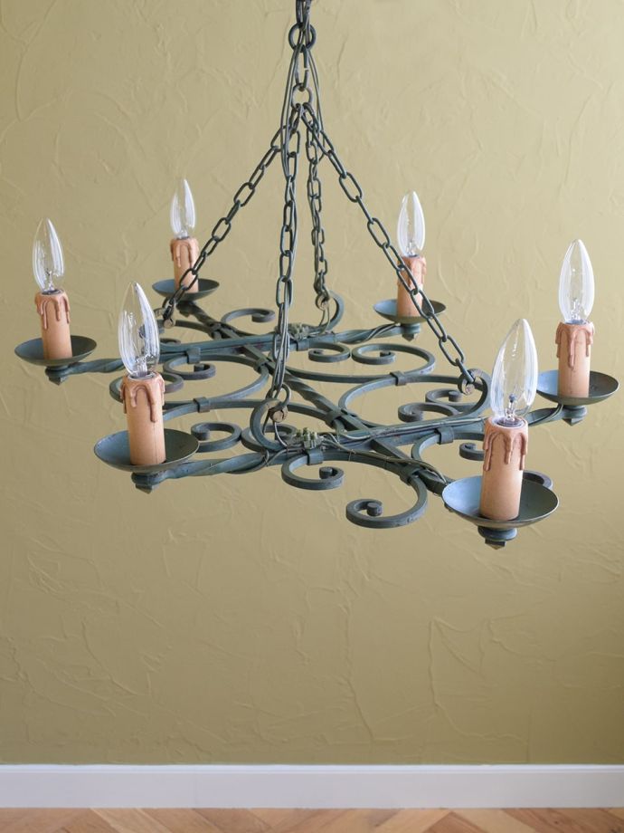 シャンデリアの灯り