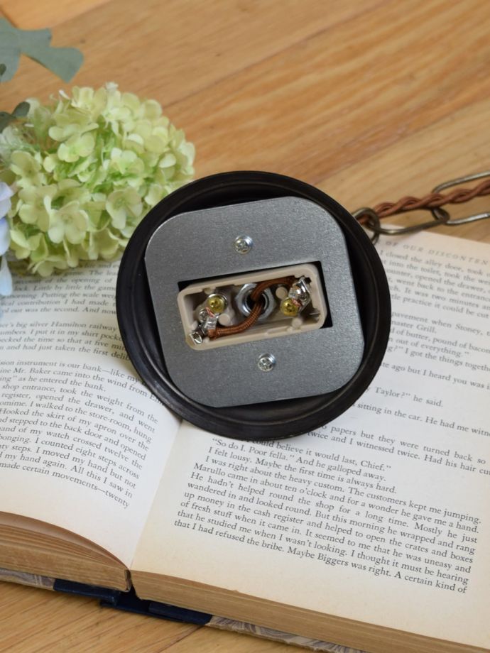 シャンデリアの取り付け方