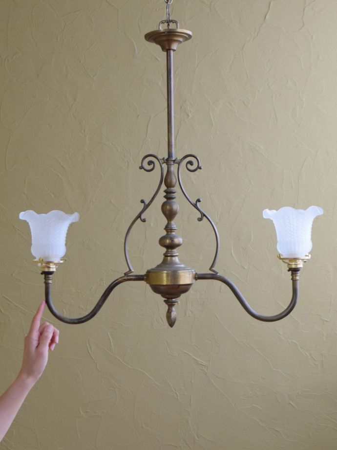 アンティークの真鍮製シャンデリア