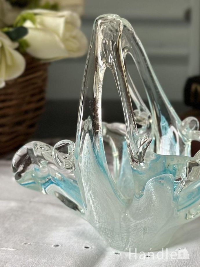 アンティークガラスの可愛いバスケット