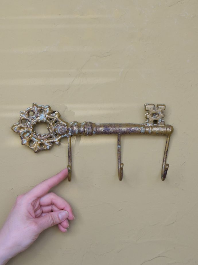 壁を飾るウォールフック