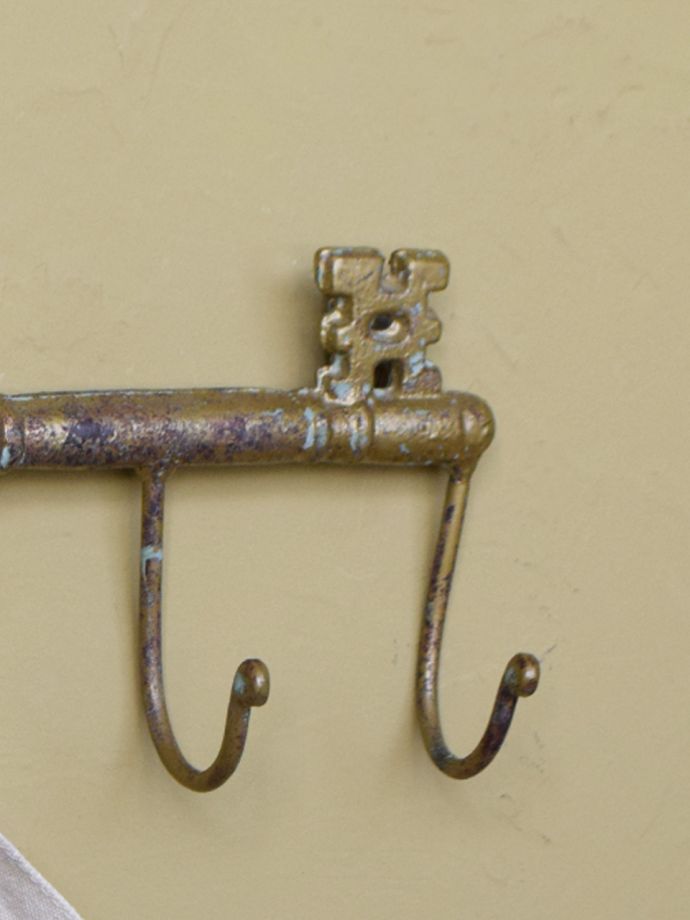 アンティークの壁掛け家具