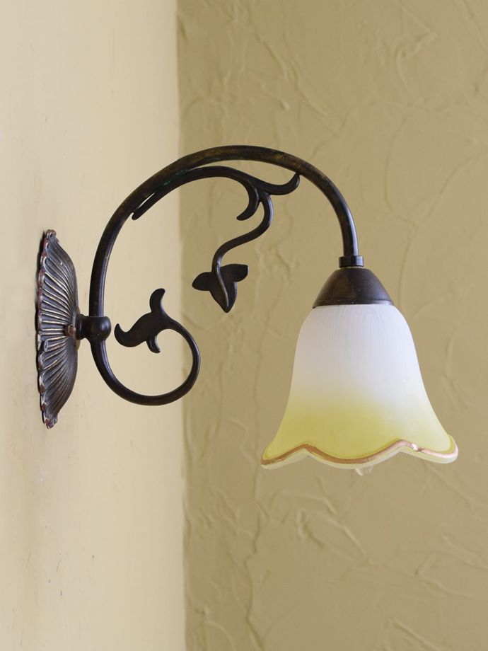 壁付けブラケットの側面