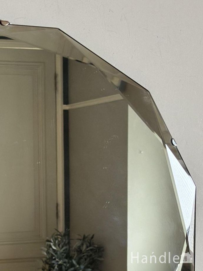 アンティークのおしゃれなミラー、イギリスで見つけた縁取りが輝く壁